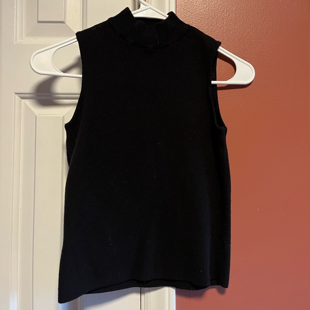 Mock neck knit sleeveless top